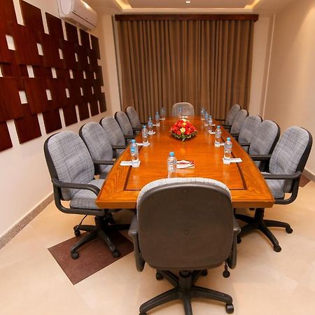 Hotel One Rahim Yar Khan Club Road מראה חיצוני תמונה