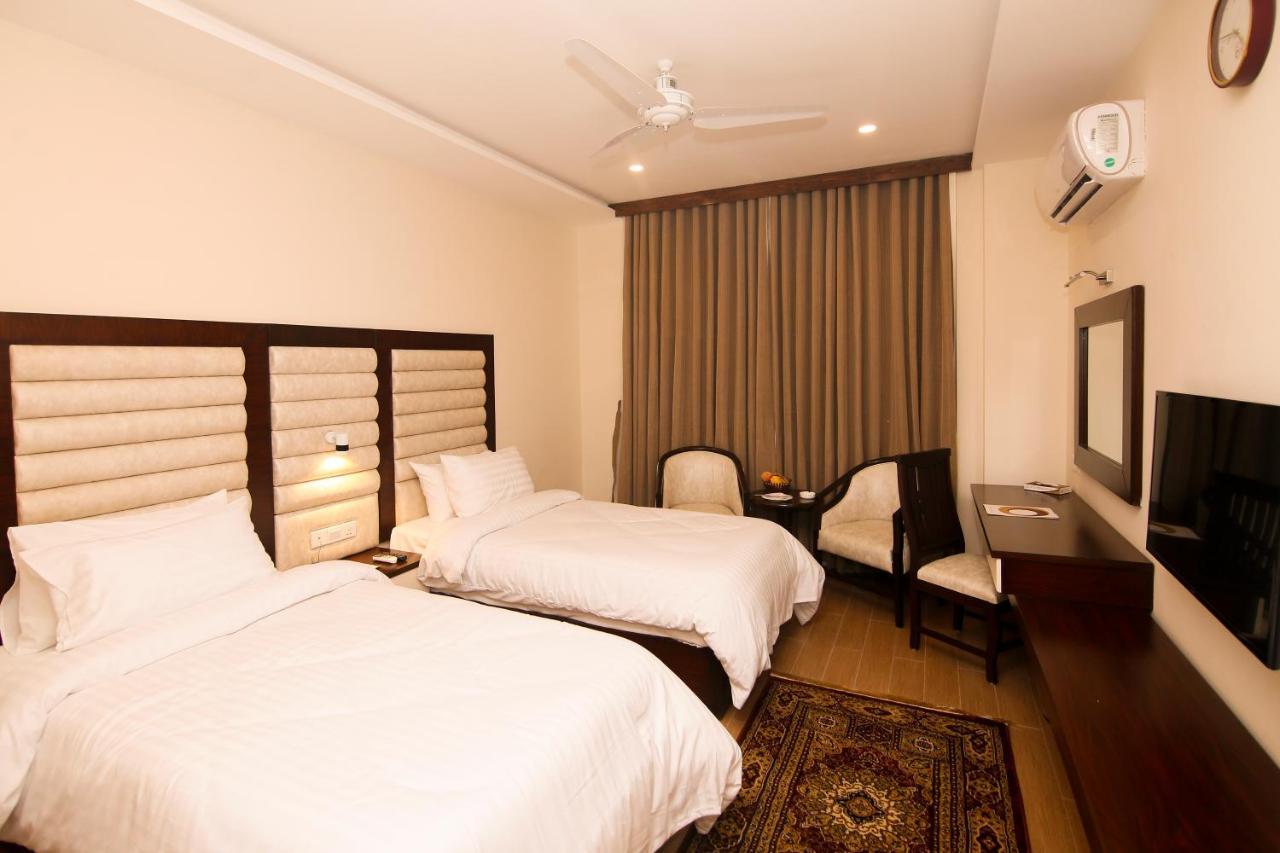 Hotel One Rahim Yar Khan Club Road מראה חיצוני תמונה